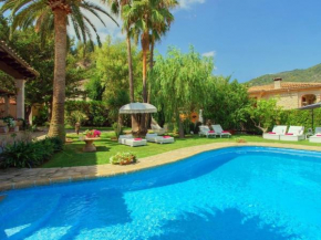 Swanky mansion in Mancor de la Vall with pool